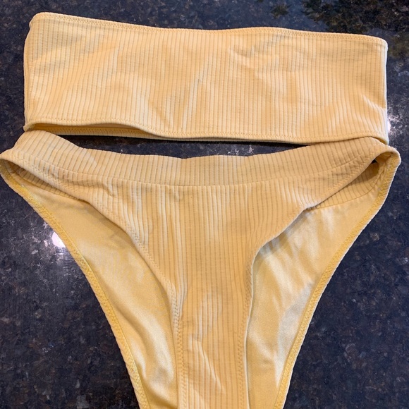 Triangl Bikini - Picture 2 of 4